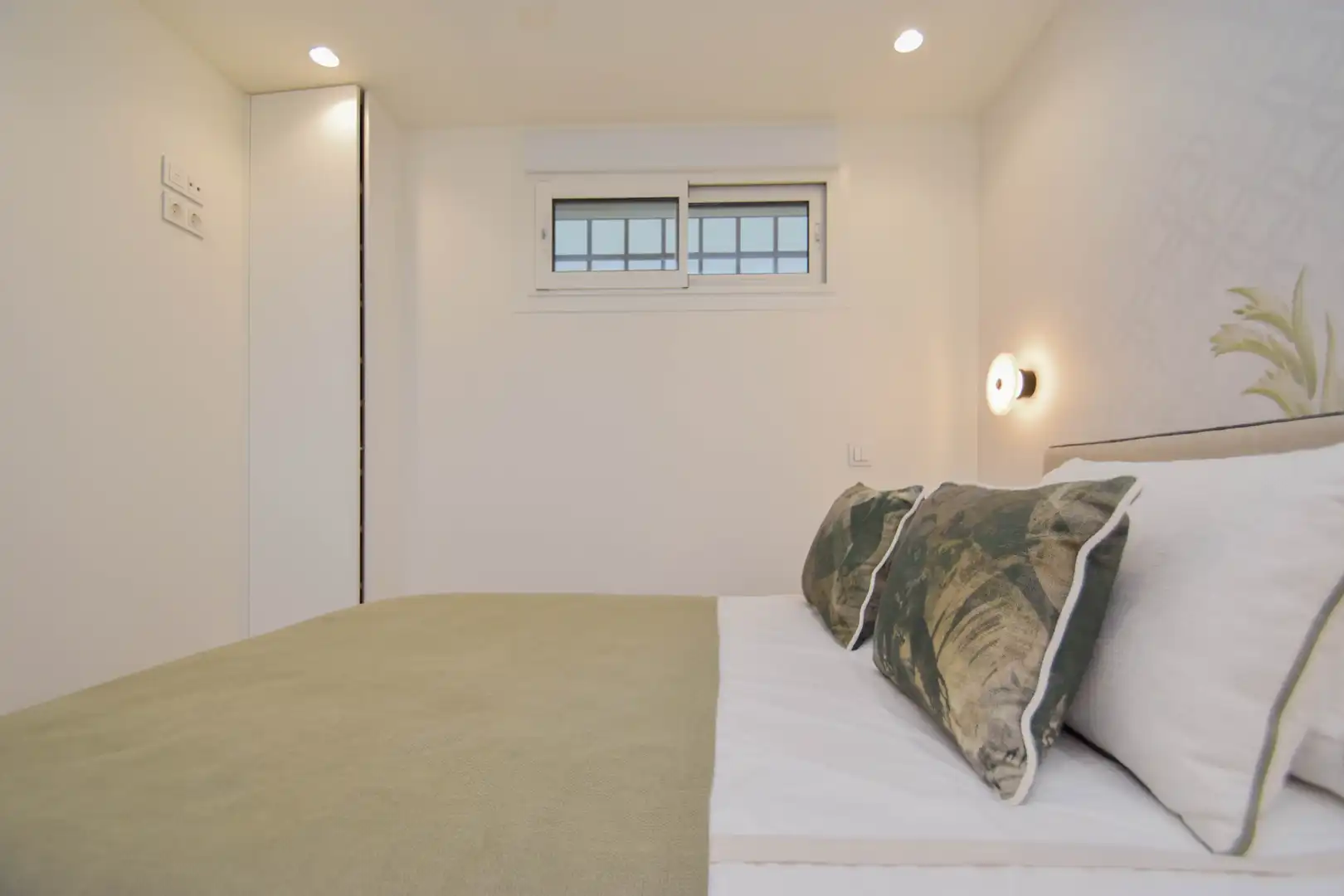 Bedroom of Flat for sale in Almuñécar  with Parquet flooring, Terrace and Furnished