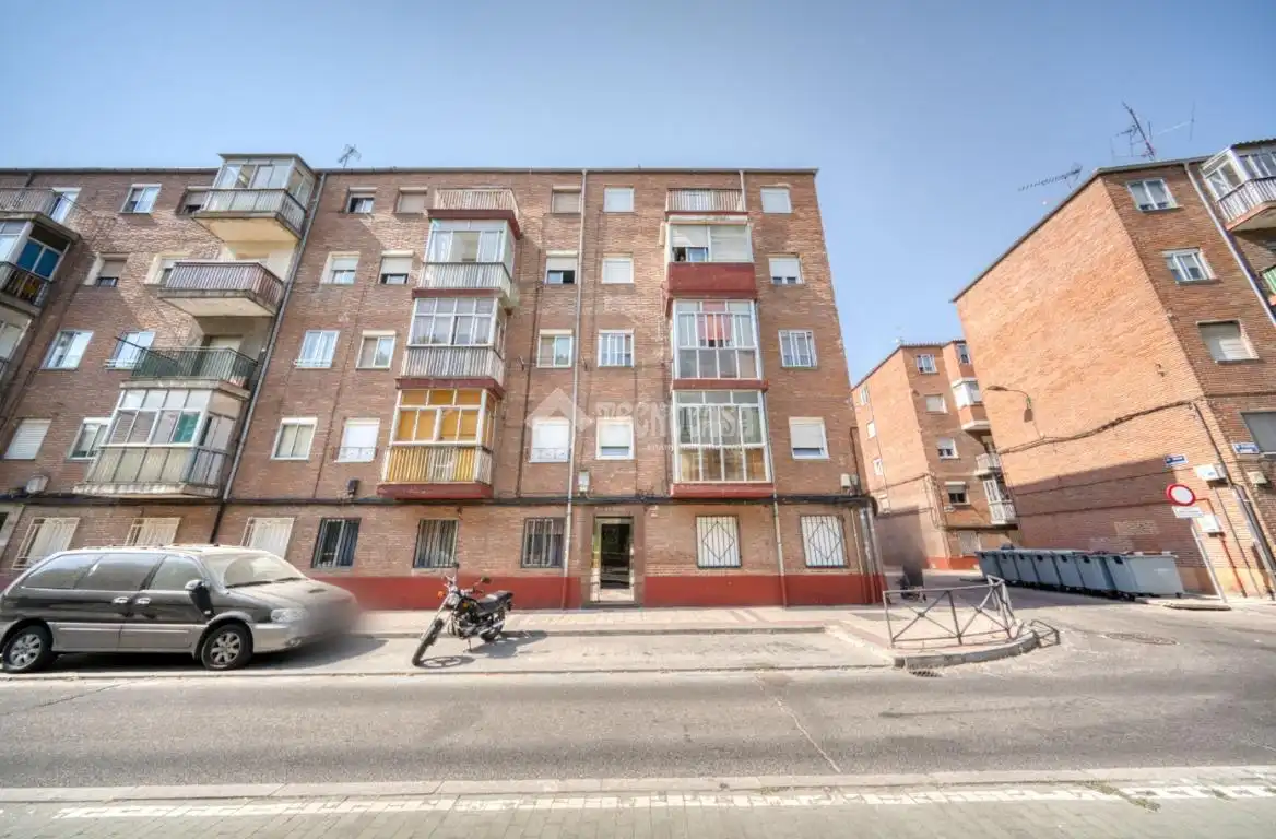 Vista exterior de Piso en venta en Valladolid con Calefacción