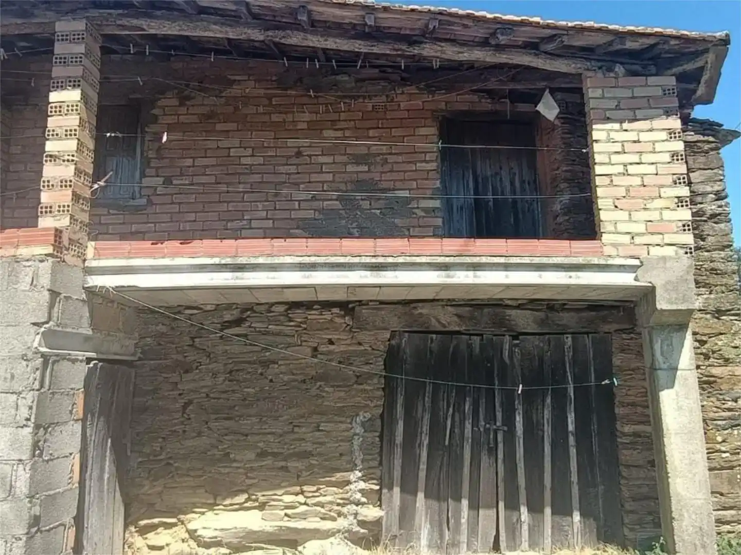 Vista exterior de Pis en venda en Riós amb Jardí privat, Moblat i Balcó