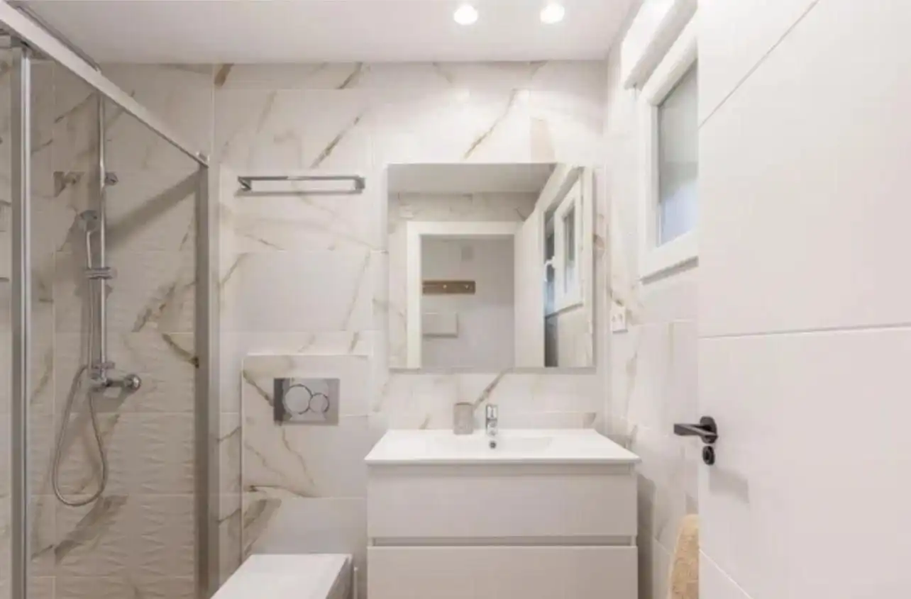 Bathroom of Flat for sale in Playa de los Locos