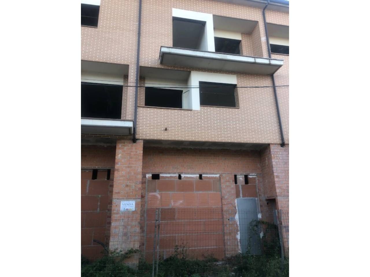 Vista exterior de Casa adosada en venda en Sant Guim de Freixenet amb Jardí privat