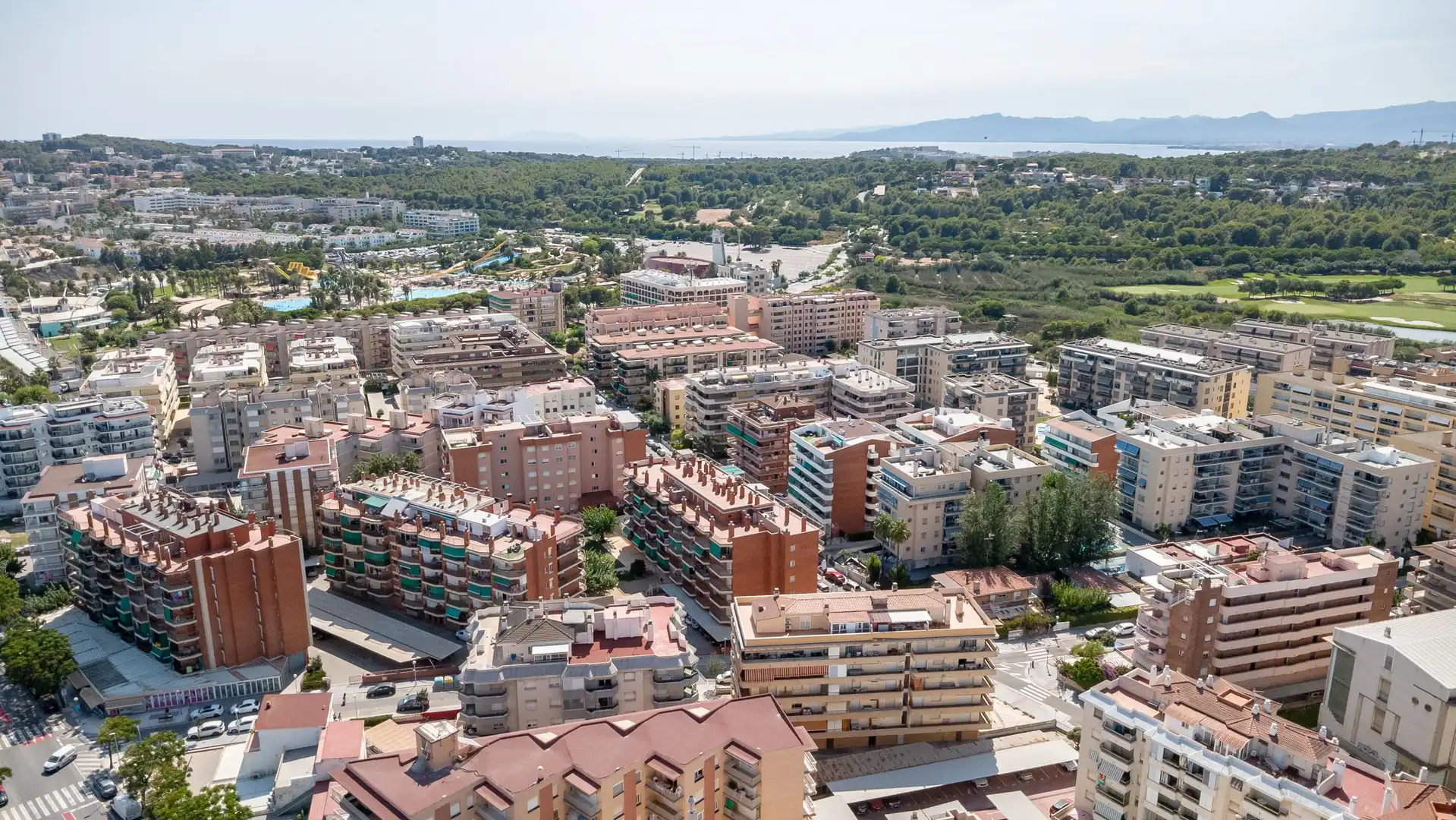 Vista exterior de Ático en venta en Vila-seca con Terraza y Piscina