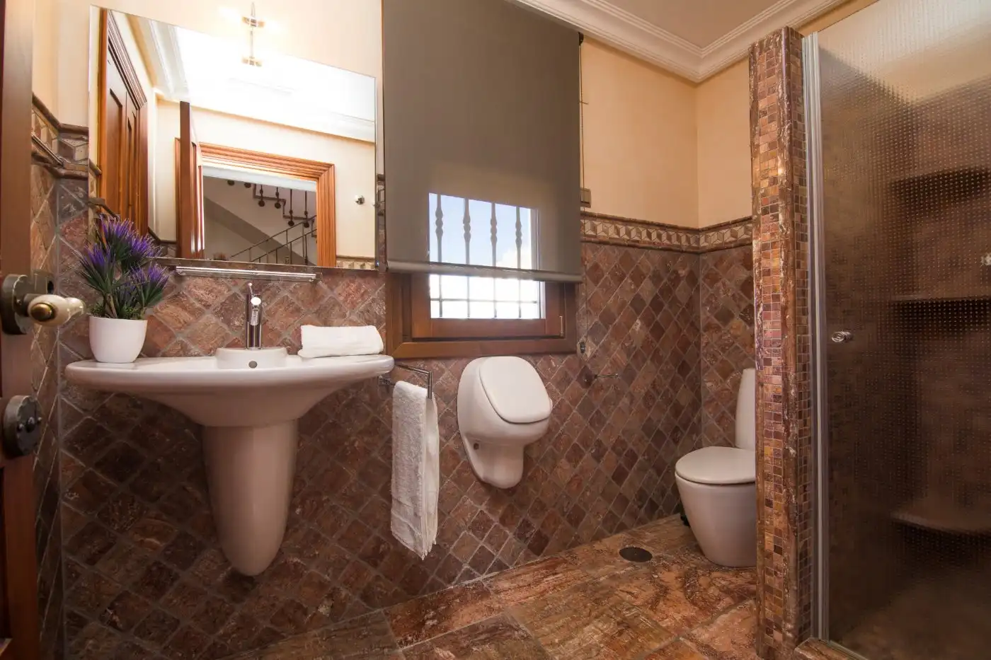 Bathroom of Houses for sale in Elche / Elx  with Air Conditioner, Private garden and Terrace
