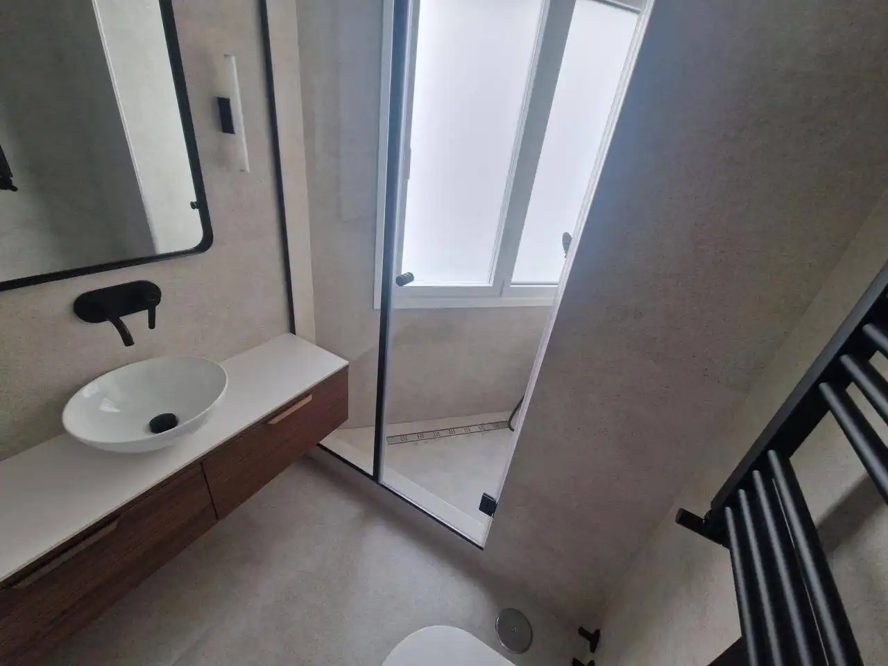Badezimmer von Wohnung zum Verkauf in Madrid mit Klimaanlage, Heizung und Terrasse
