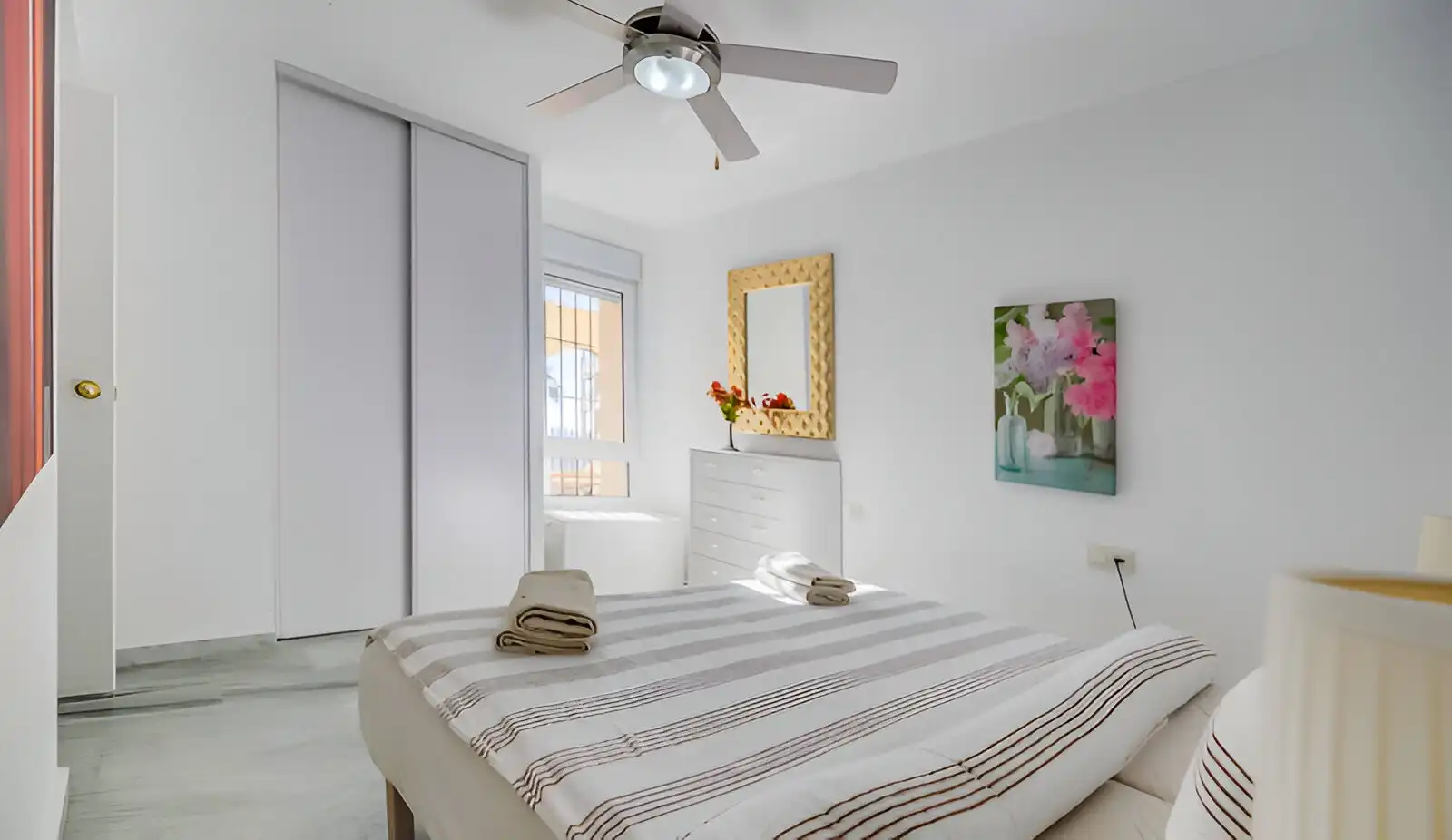 Habitación de Planta baja en venta en Benalmádena con Aire acondicionado, Terraza y Piscina