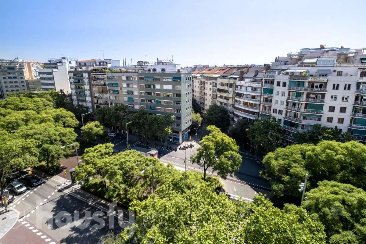 Vista exterior de Àtic en venda en Barcelona amb Aire condicionat i Terrassa
