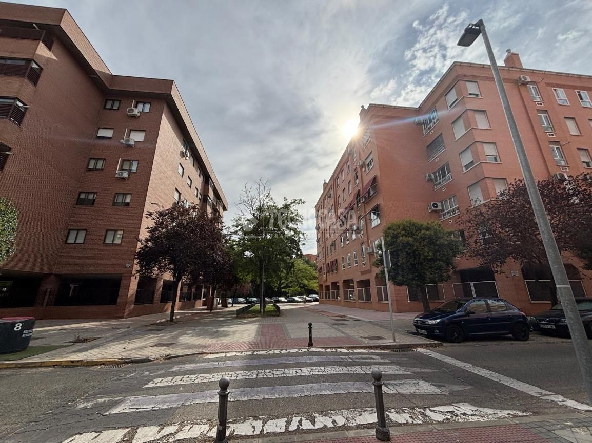 Vista exterior de Pis en venda en Torrejón de Ardoz amb Aire condicionat i Piscina comunitària