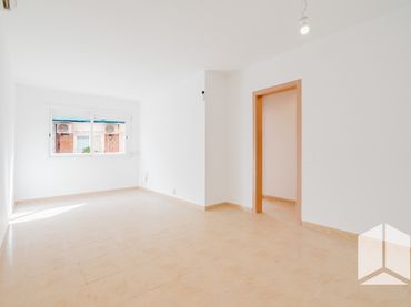 Piso con ascensor en venta en Castell - Poble Vell