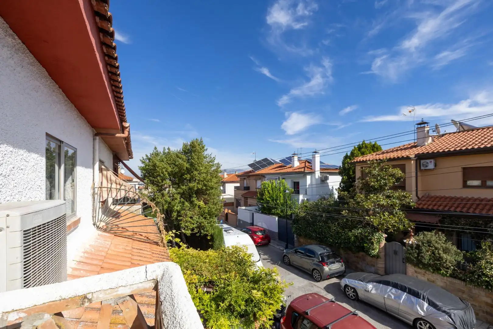 Vista exterior de Casa adosada en venta en Ogíjares con Aire acondicionado, Calefacción y Jardín privado