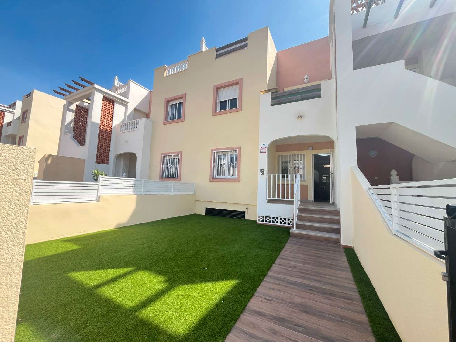 Vista exterior de Apartament en venda en Orihuela amb Aire condicionat, Piscina i Moblat