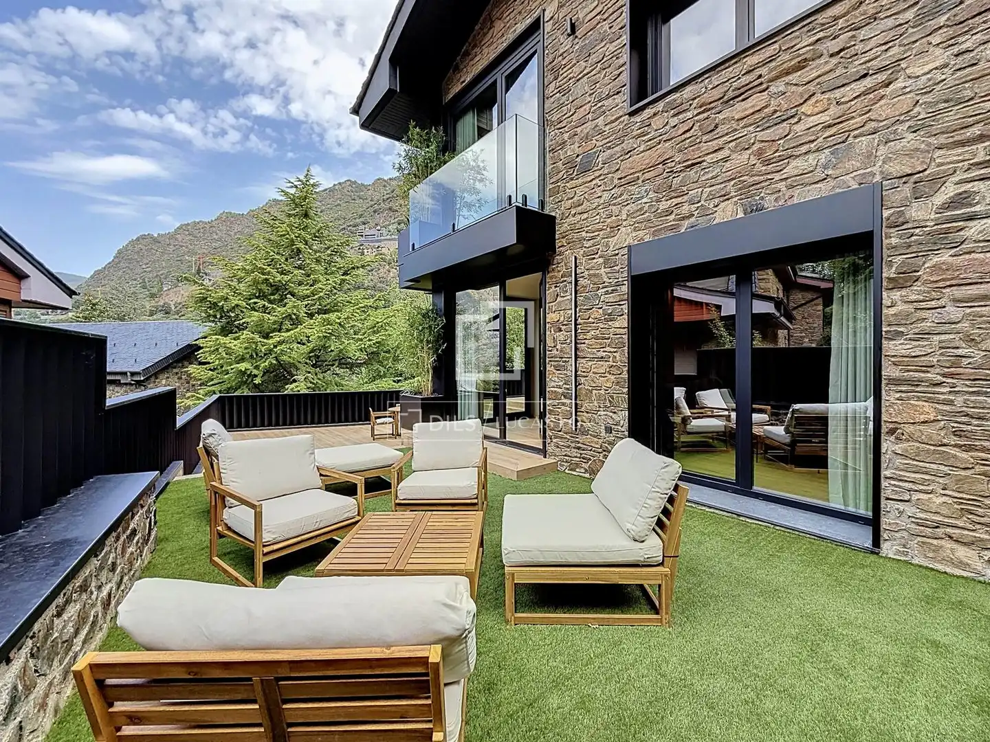 Terrassa de Casa o xalet en venda en Madrid amb Calefacció, Jardí privat i Parquet