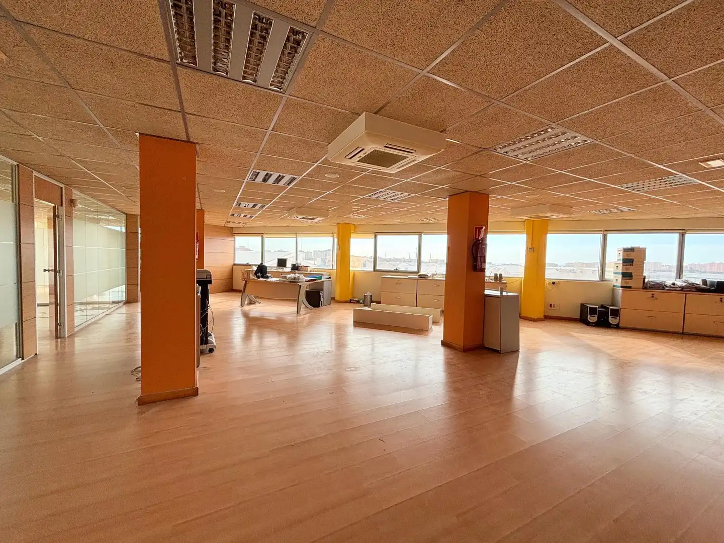 Office for sale in Alicante / Alacant  with Air Conditioner and Furnished