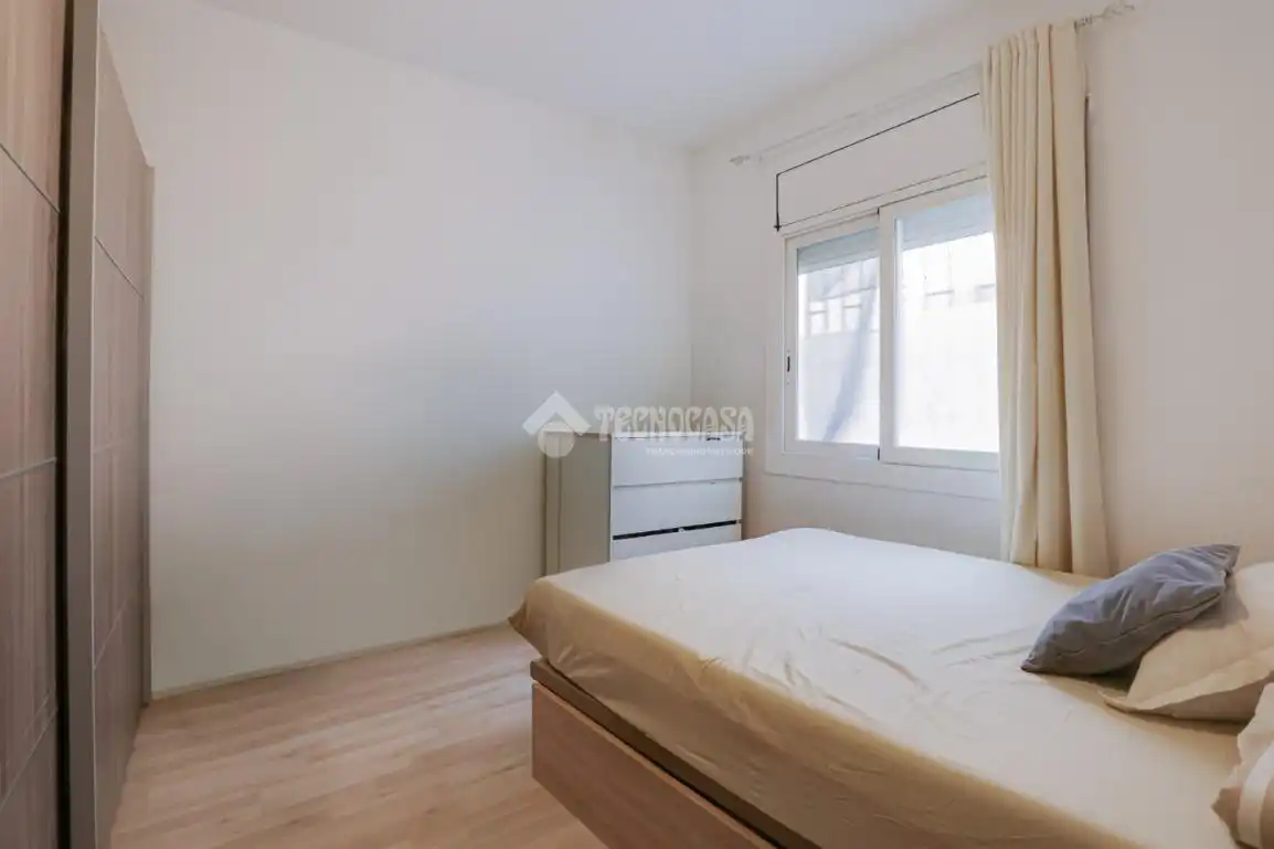 Dormitori de Pis en venda en Terrassa amb Aire condicionat i Balcó