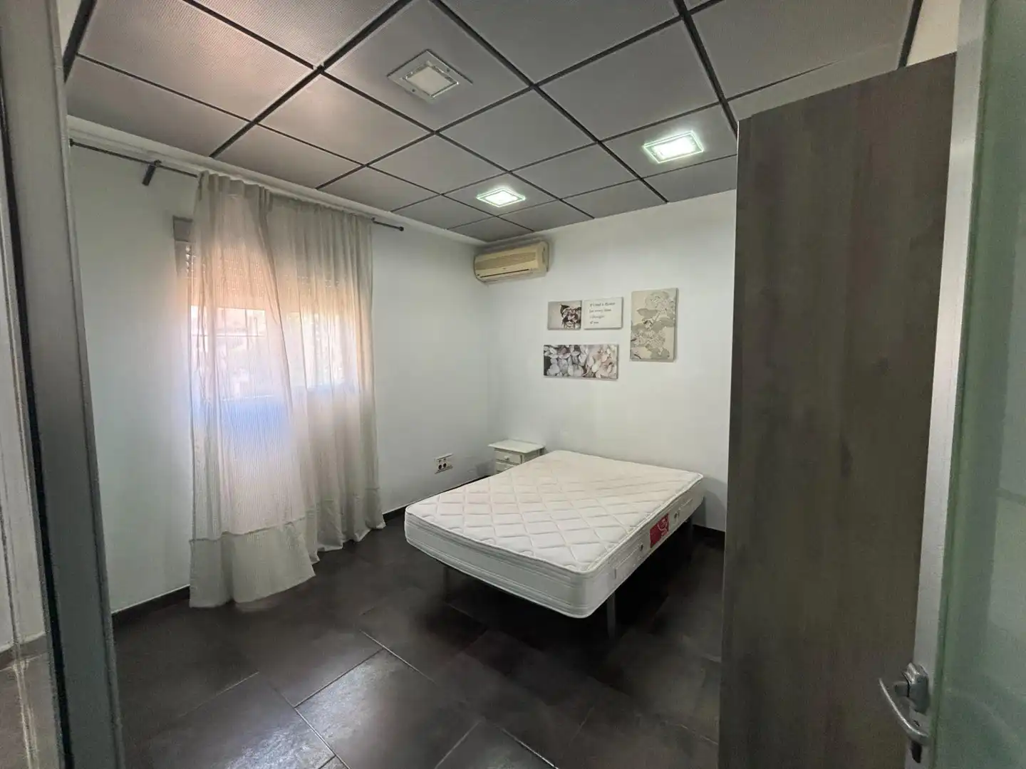 Habitación de Local en venta en San Juan de Aznalfarache con Aire acondicionado