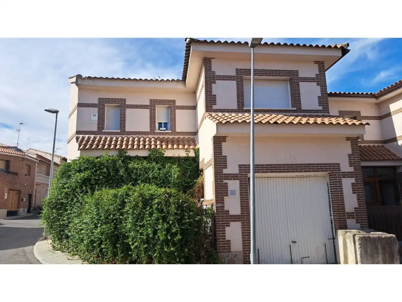 Exterior view of Houses for sale in Valmojado  with Private garden