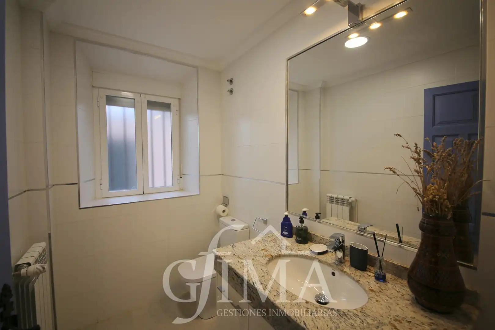 Bathroom of Houses for sale in Argamasilla de Alba  with Air Conditioner, Heating and Terrace