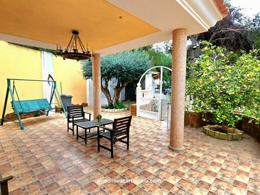 Villa avec balcon à vendre à Pedanías Oeste