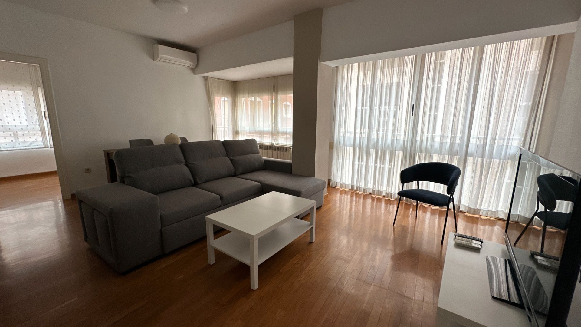 Living room of Flat to rent in Alicante / Alacant  with Air Conditioner, Heating and Parquet flooring