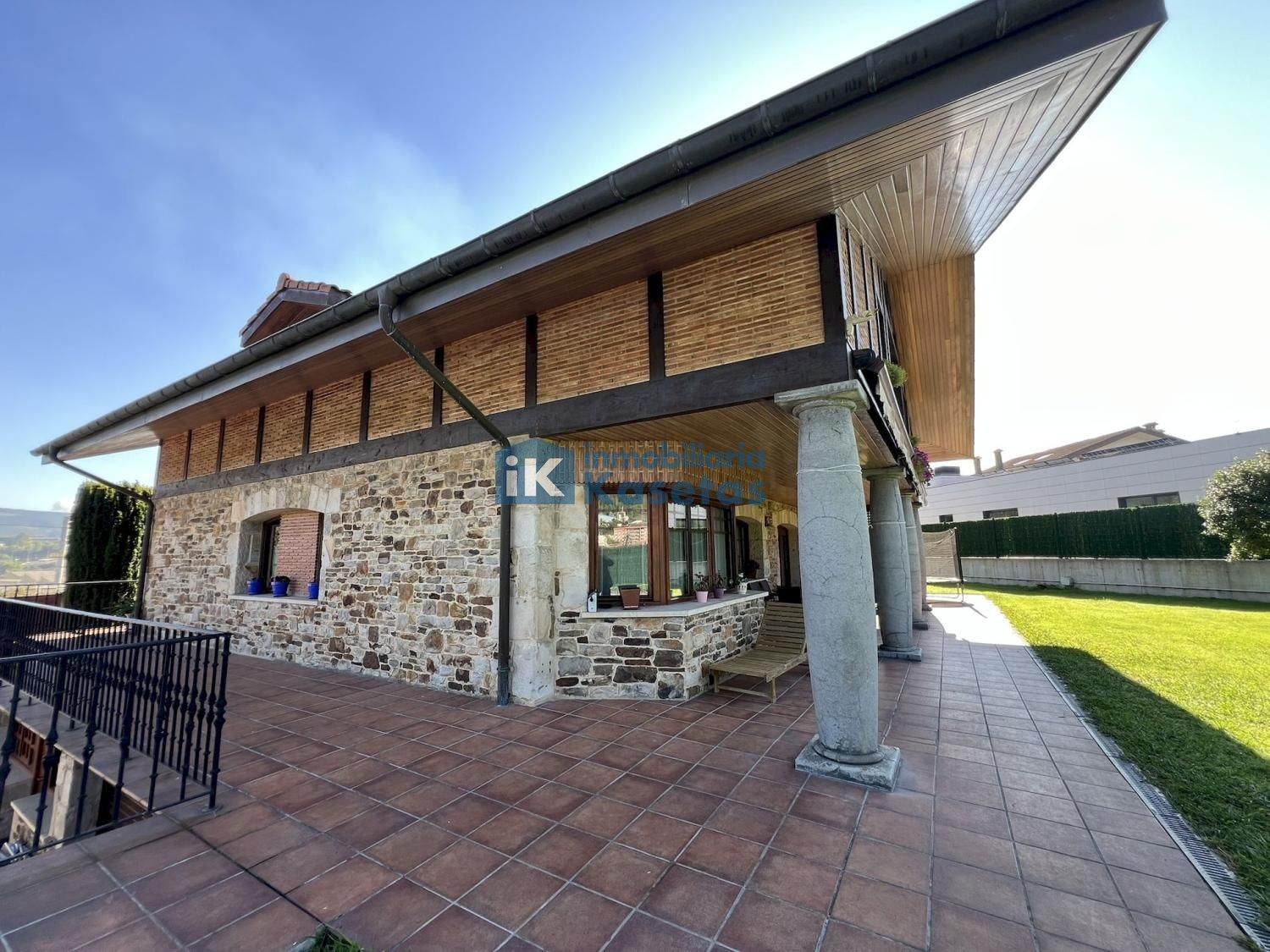Vista exterior de Casa o chalet en venta en Basauri  con Aire acondicionado y Calefacción