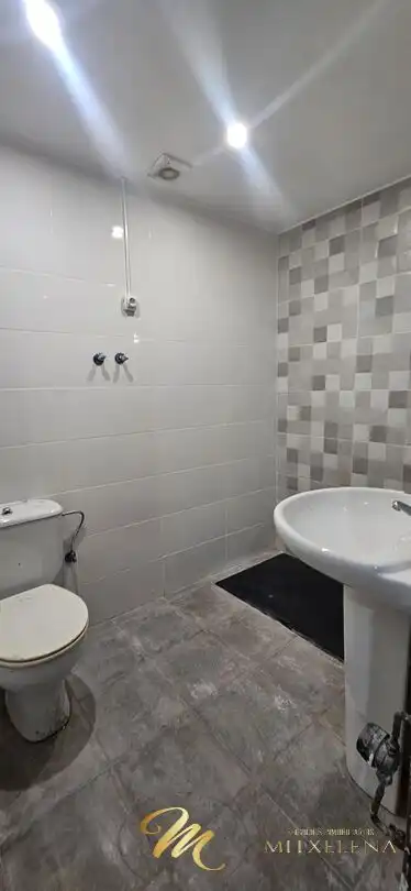 Bathroom of Commercial properties for sale in Barakaldo 
