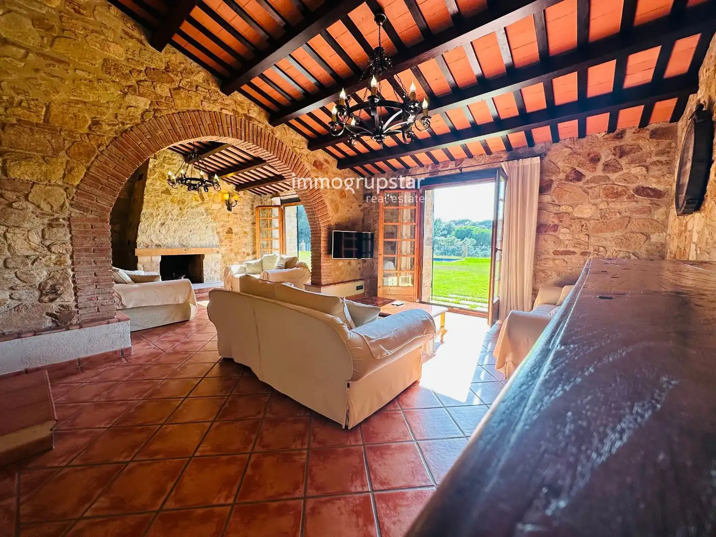 Sala de estar de Finca rústica en venta en Santa Cristina d'Aro con Terraza, Trastero y Piscina