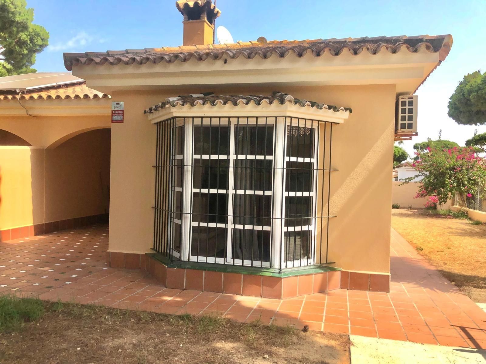 Vista exterior de Casa o xalet en venda en Chiclana de la Frontera
