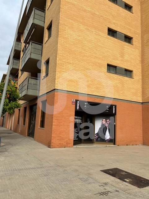 Vista exterior de Local en venda en Tortosa