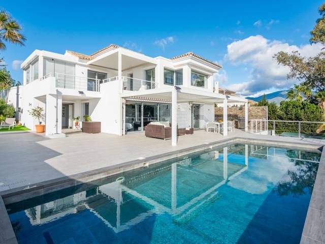 Casa-chalet en Venta en Nueva Andalucía centro