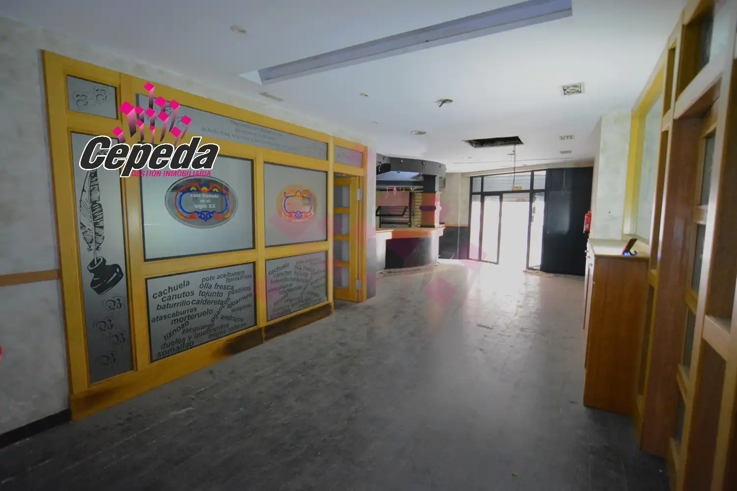 Local comercial en venta en Calle Montesa 4
