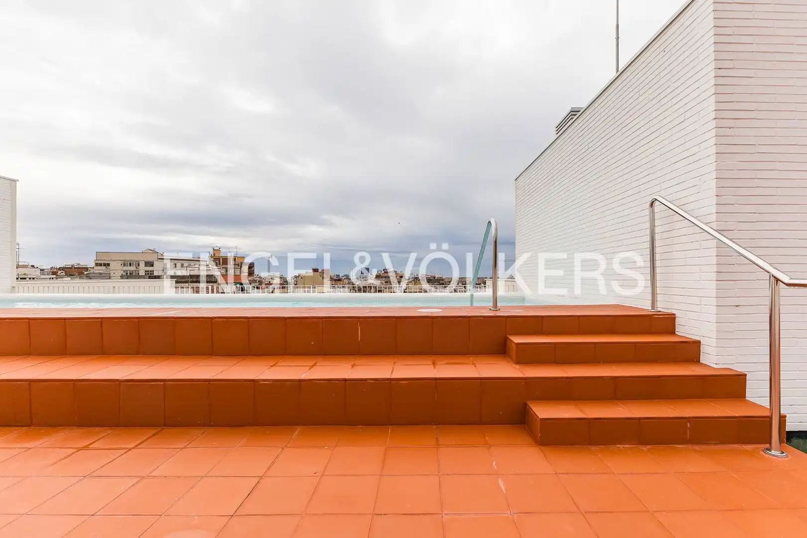 Terrasse von Wohnung zum Verkauf in L'Hospitalet de Llobregat mit Klimaanlage, Heizung und Terrasse