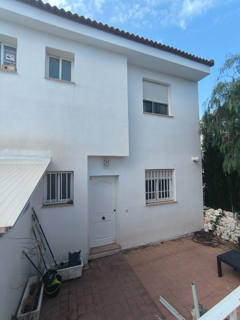 Exterior view of Single-family semi-detached for sale in Alborache  with Swimming Pool and Oven