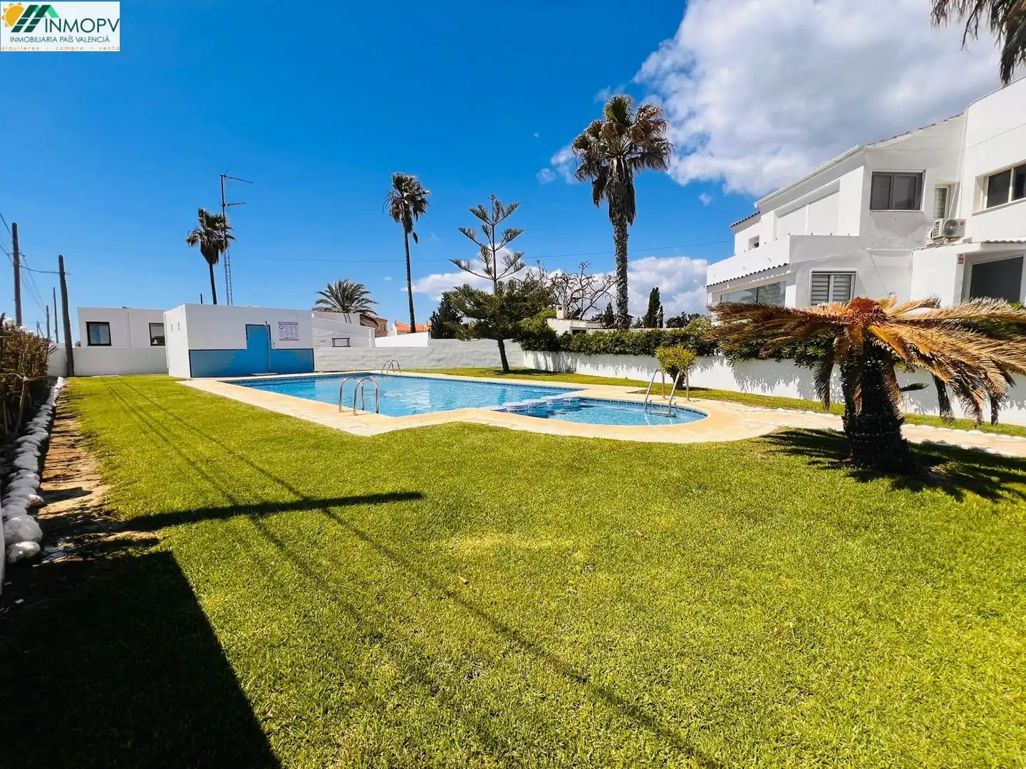 Piscina de Casa adosada en venta en Vinaròs con Aire acondicionado, Calefacción y Jardín privado