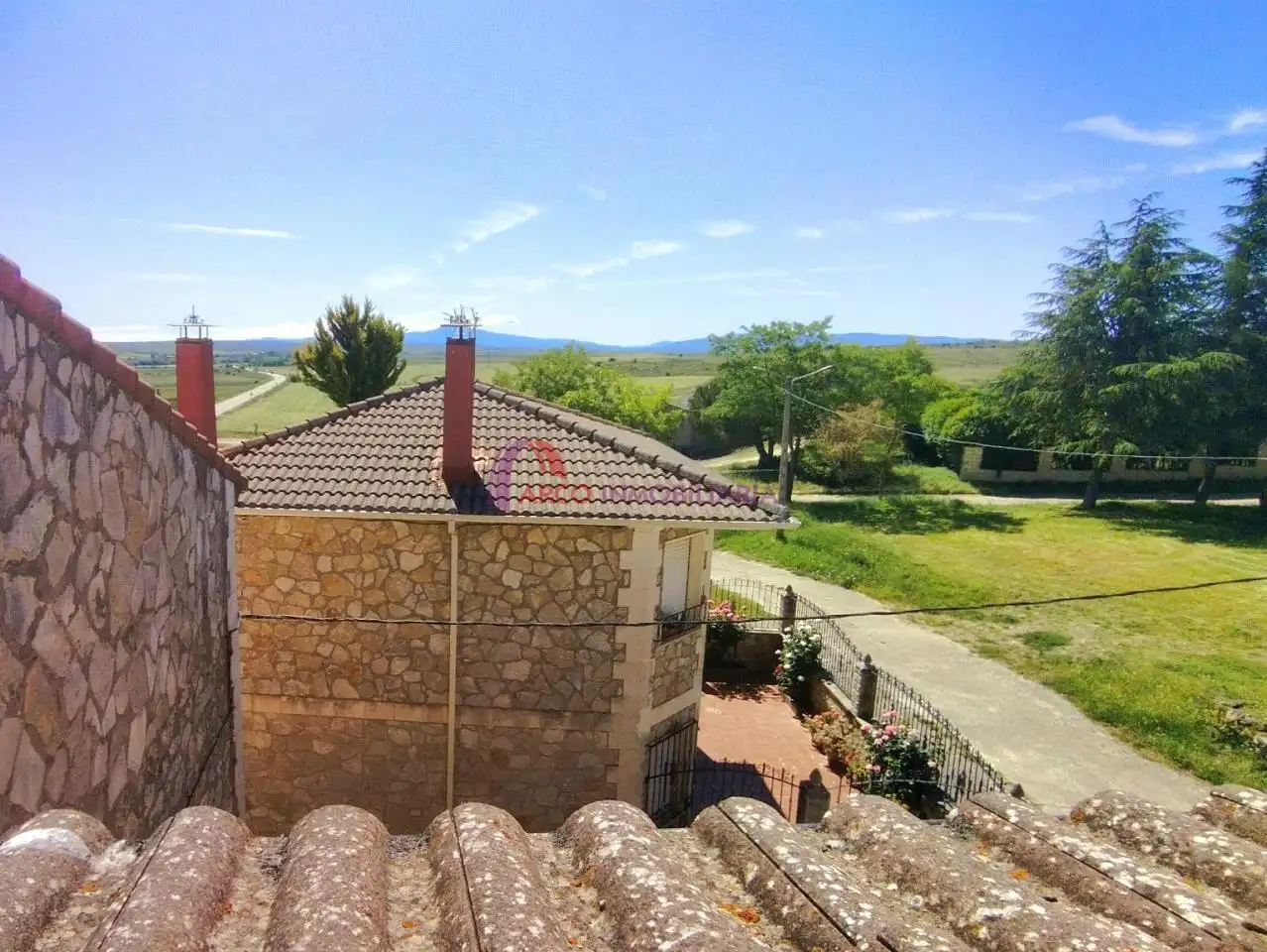 Jardí de Finca rústica en venda en Atapuerca amb Calefacció, Terrassa i Traster