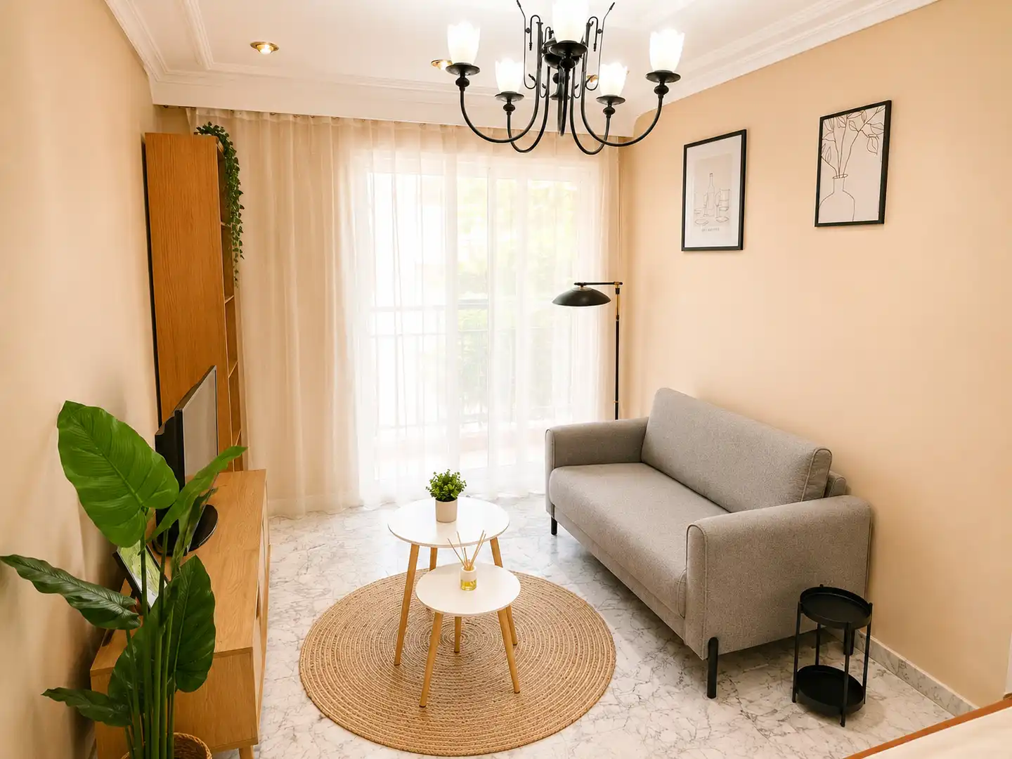 Living room of Flat for rent in Sevilla  with Air Conditioner, Terrace and Furnished