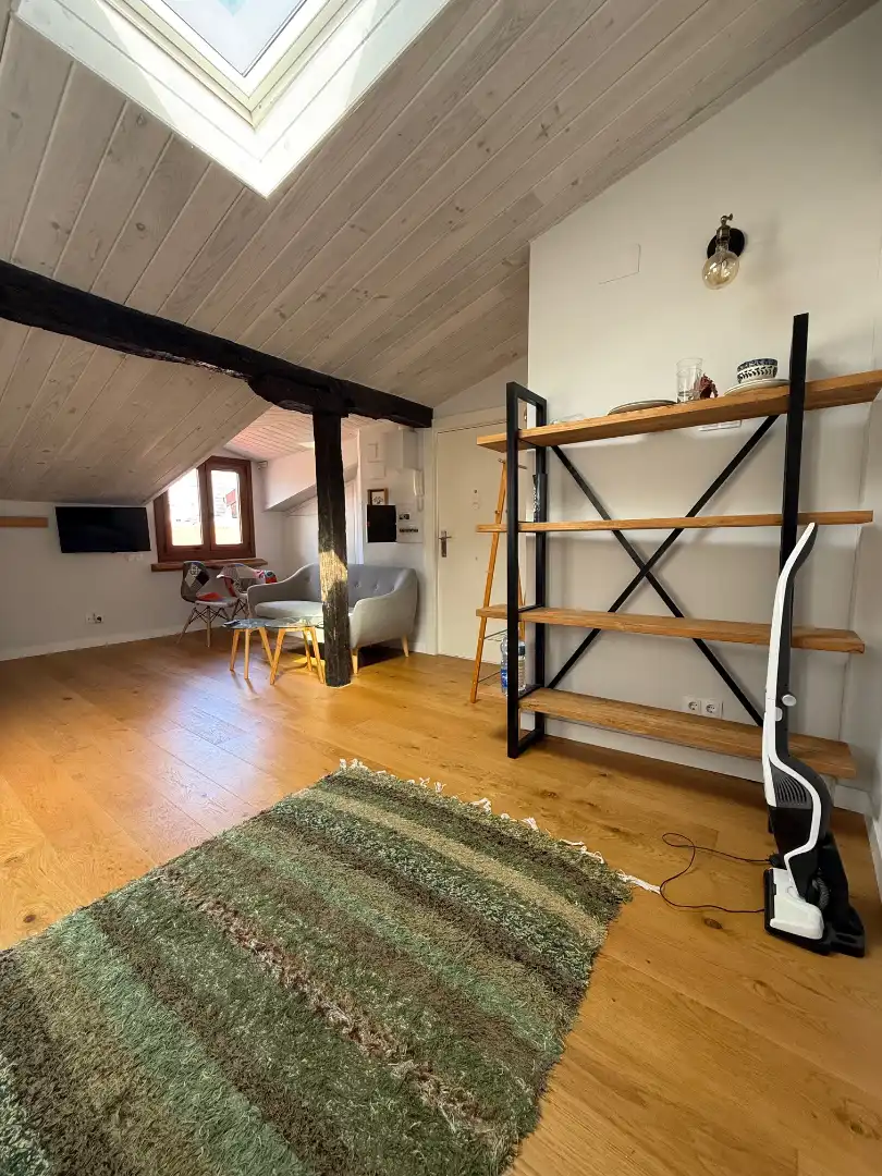 Wohnzimmer von Dachboden zum Verkauf in Bilbao  mit Klimaanlage, Heizung und Möbliert