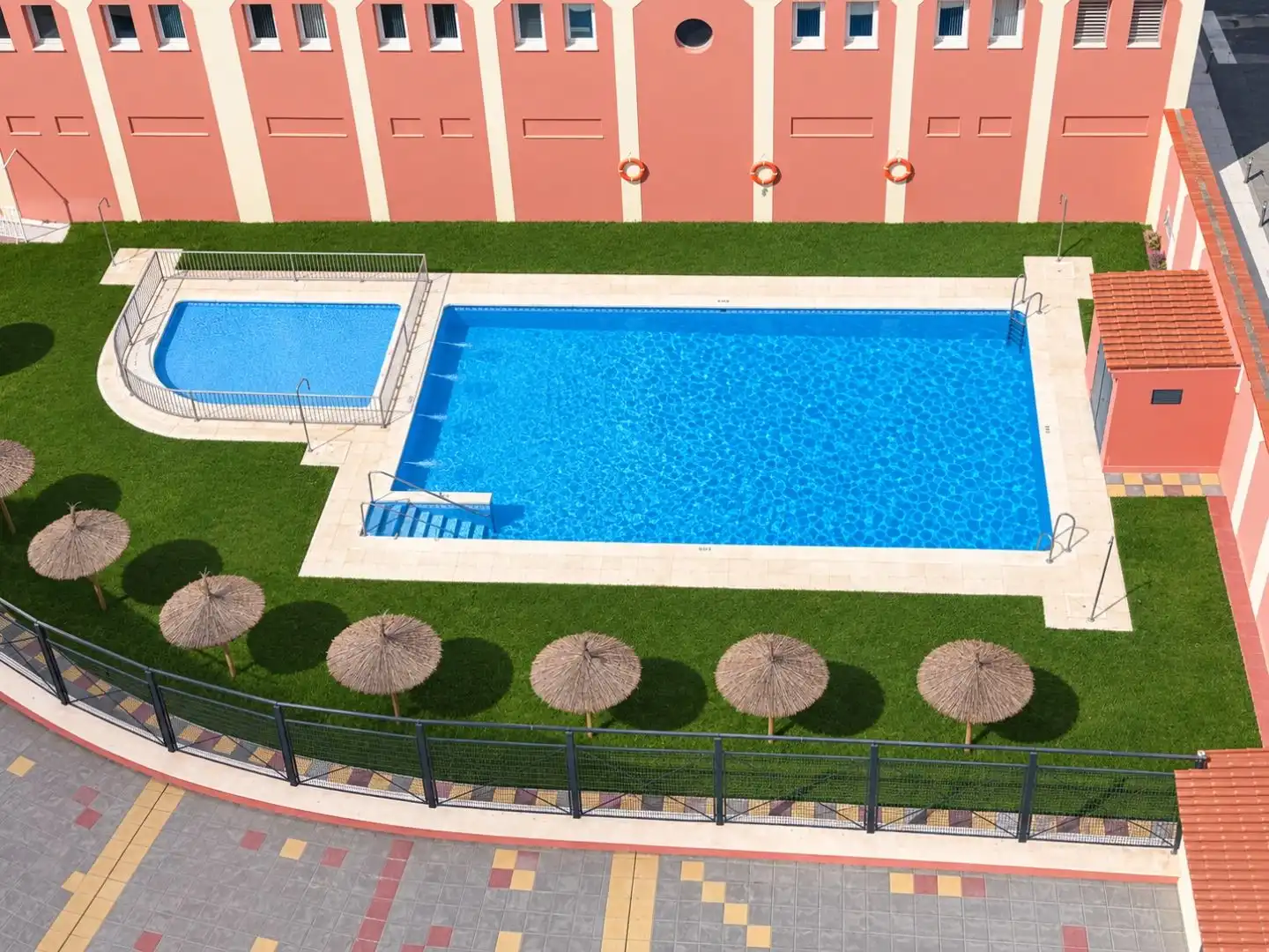 Piscina de Piso en venta en Este - Alcosa- Torreblanca