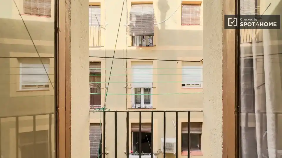 Piso con terraza en alquiler en Ciutat Vella, imagen 3