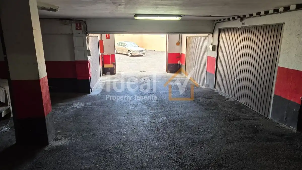 Parking de Apartamento en venta en Arona con Terraza y Amueblado