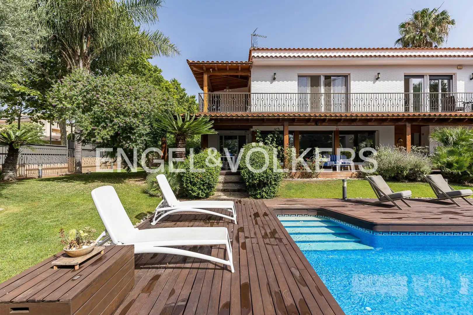 Exterior view of Country homes for sale in Vilanova i la Geltrú  with Air Conditioner, Heating and Private garden