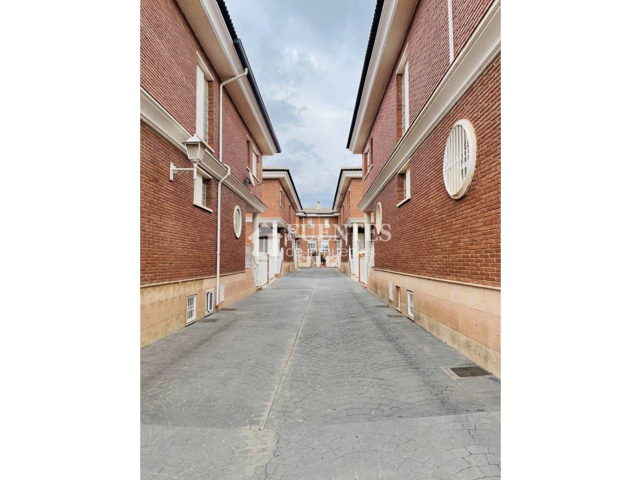 Vista exterior de Casa o xalet en venda en Elda amb Aire condicionat, Calefacció i Terrassa