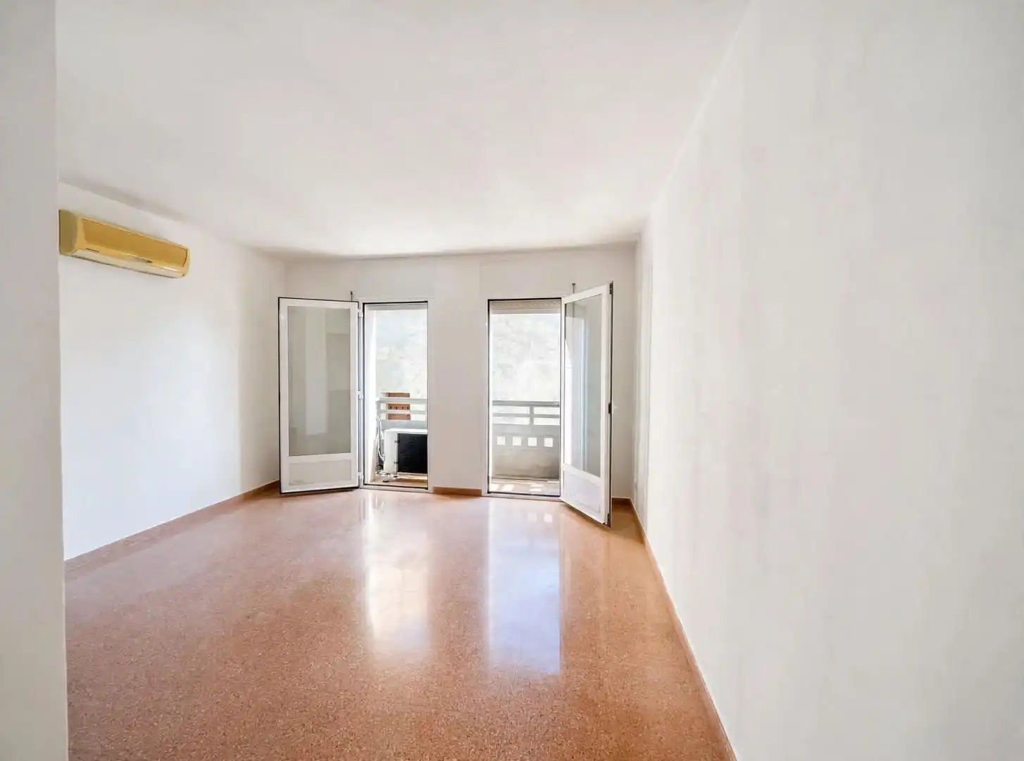 Flat with terrace for sale in Nucli Urbà, imagen 2