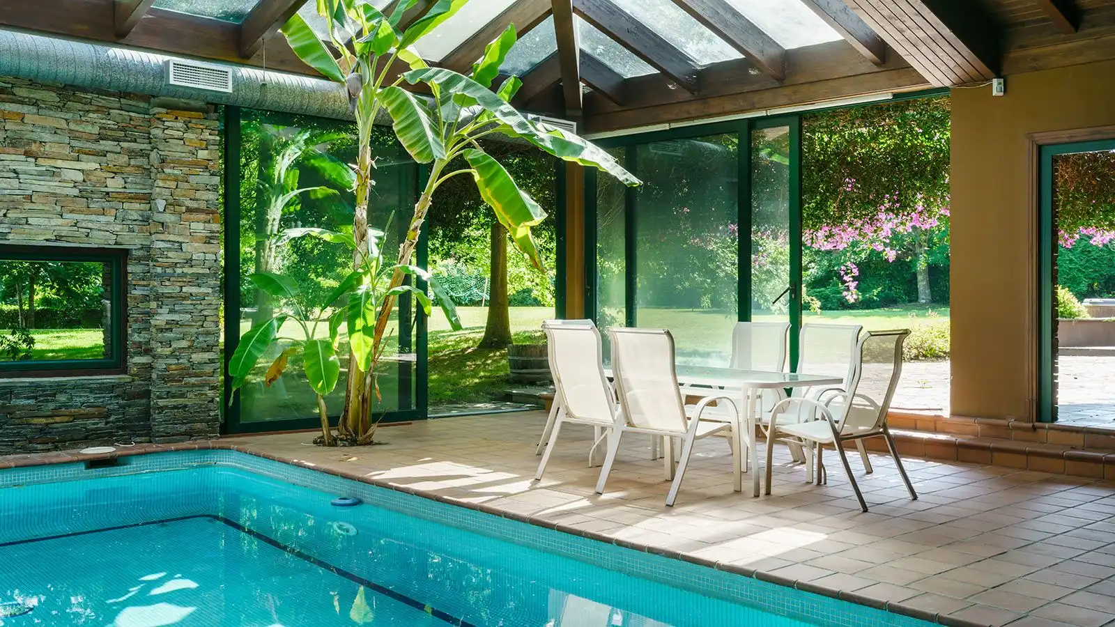 Piscina de Casa o chalet en venta en Oleiros con Calefacción, Jardín privado y Parquet