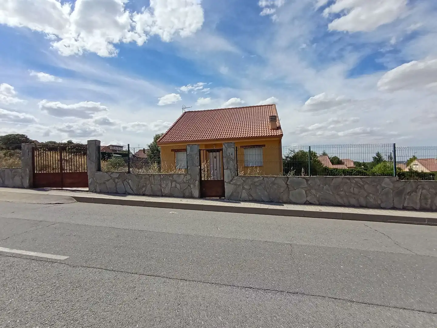 Exterior view of Houses for sale in Zarzuela del Monte  with Heating, Private garden and Terrace