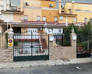 Exterior view of Single-family semi-detached for sale in Mairena del Aljarafe  with Terrace