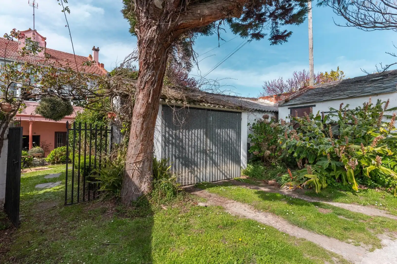 Vista exterior de Casa o chalet en venta en Tapia de Casariego con Jardín privado, Amueblado y Balcón
