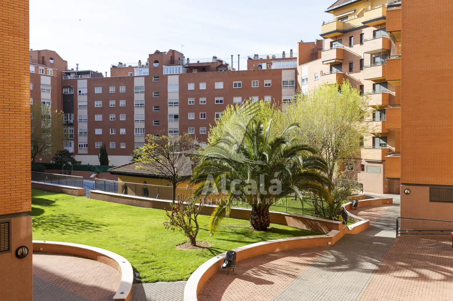 Exterior view of Flat for sale in Alcalá de Henares  with Air Conditioner, Heating and Private garden