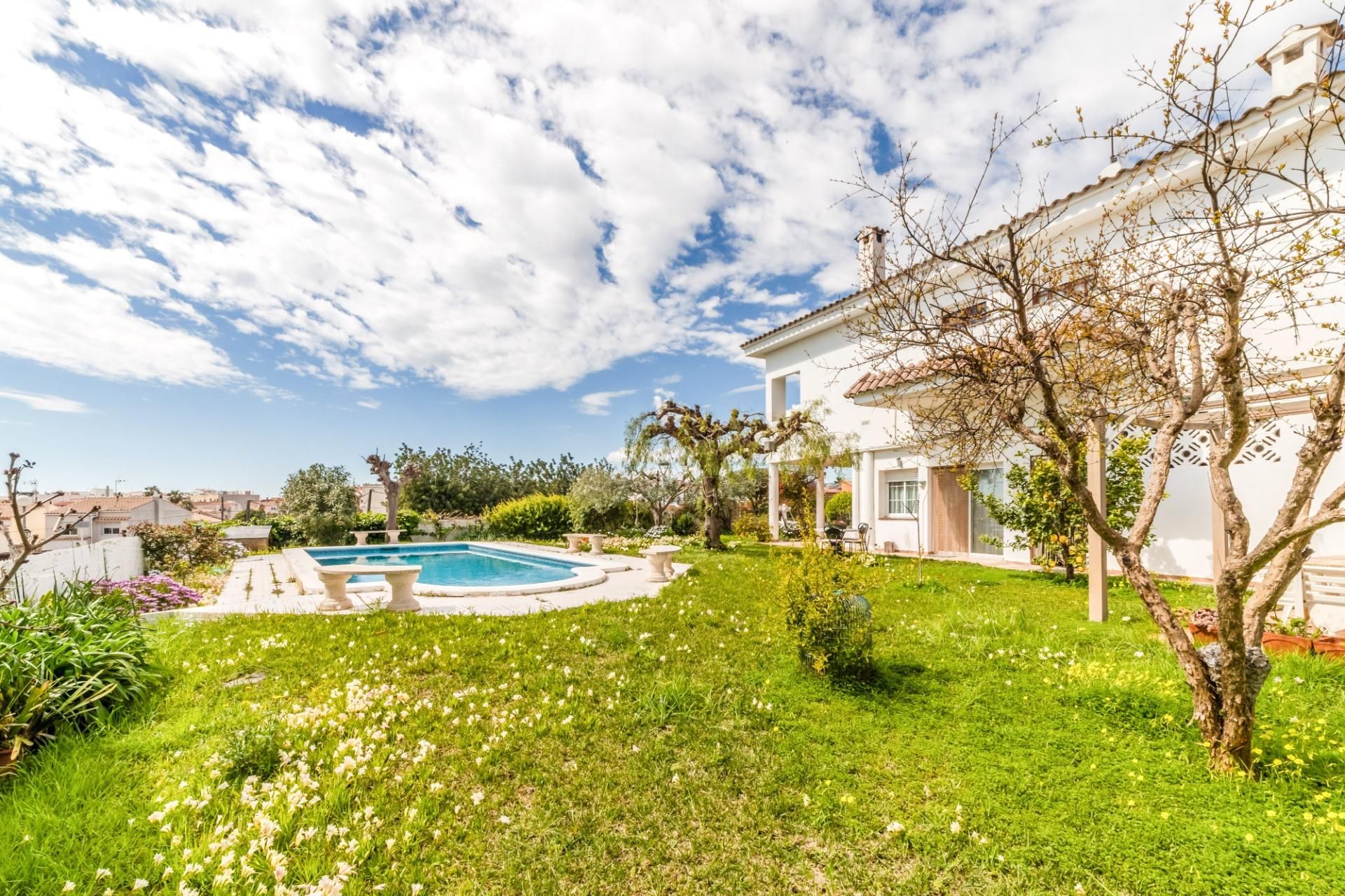 Jardí de Casa o xalet en venda en Vilanova i la Geltrú amb Calefacció, Jardí privat i Terrassa