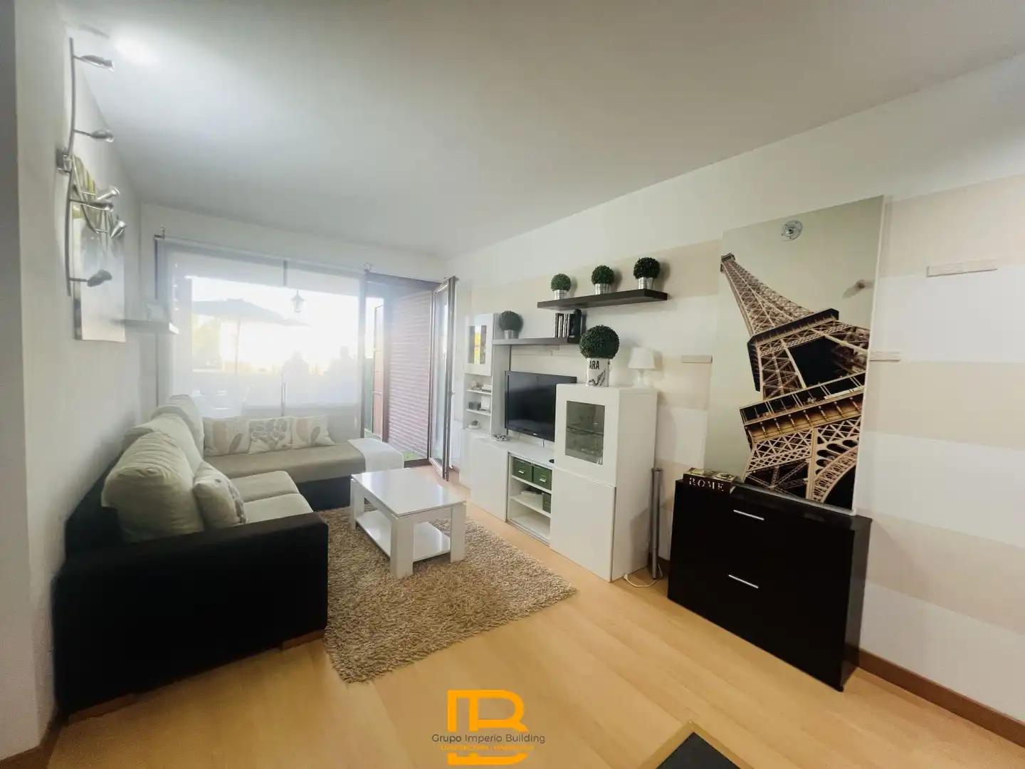 Sala de estar de Piso en venta en Villarcayo de Merindad de Castilla la Vieja con Calefacción, Parquet y Terraza