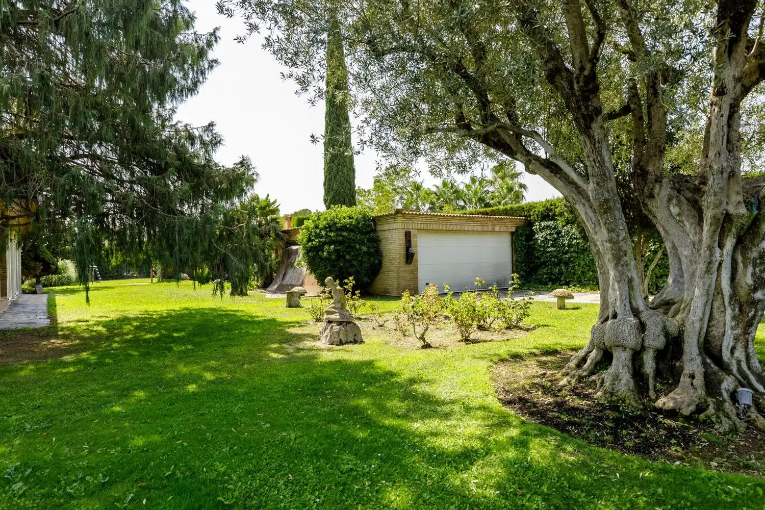 Garden of Houses for sale in Zaragoza  with Air Conditioner, Heating and Private garden