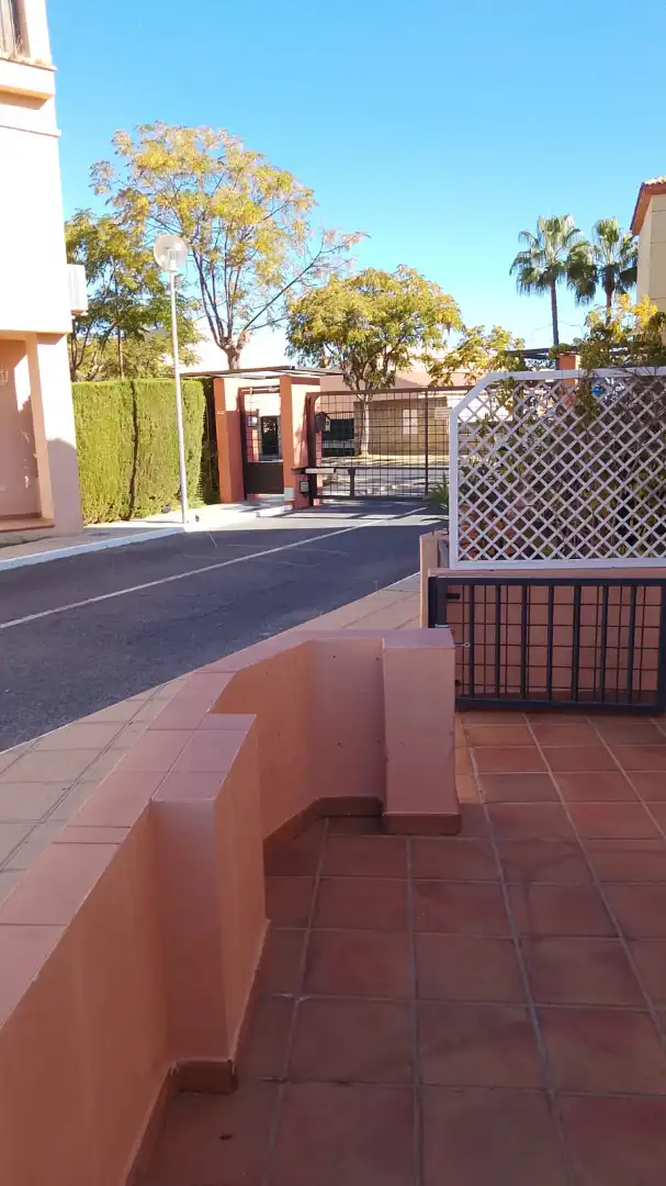 Vista exterior de Dúplex en venda en Islantilla amb Jardí privat, Terrassa i Traster